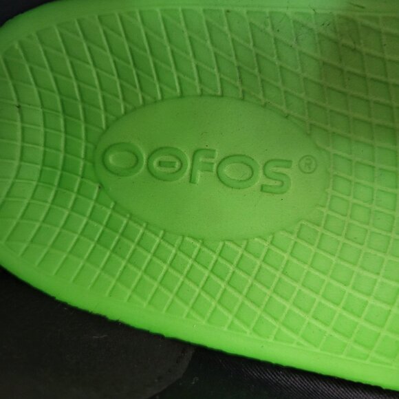 Oofos OOmg EeZee Low Recovery Slip On Black White Womens 10 - Picture 8 of 9